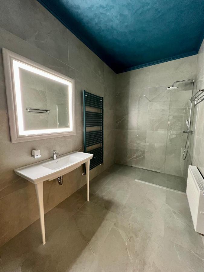 Richmond Hotel Chisinau Bagian luar foto