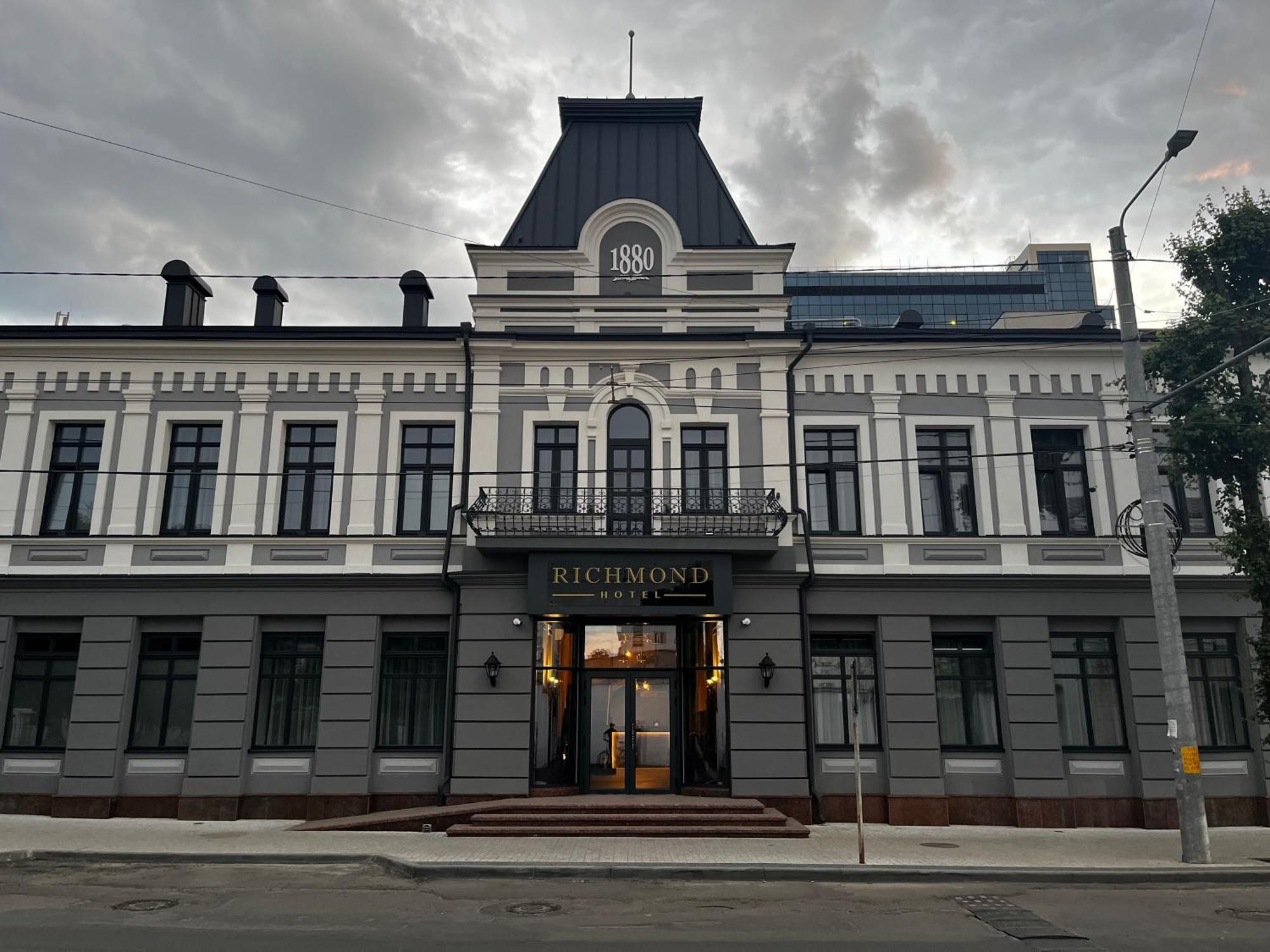 Richmond Hotel Chisinau Bagian luar foto